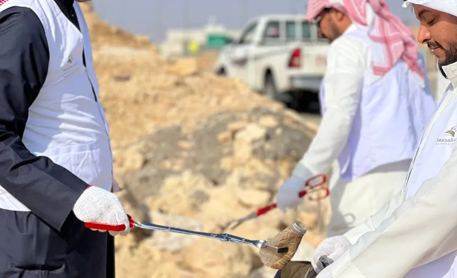A campaign on improving the environment of main campus in cooperation with colleges 
 -  امتداداً لمراحل تنفيذ "مبادرة تحسين بيئة المدن الجامعية" : الإدارة وبالتعاون مع كليات الجامعة تُنفذ أنشطة المبادرة