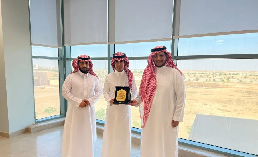 مدير عام الإدارة يُكرم عدداً من منسوبي الإدارة نظير جهودهم - مدير عام الإدارة يُكرم عدد من منسوبي الإدارة نظير جهودهم