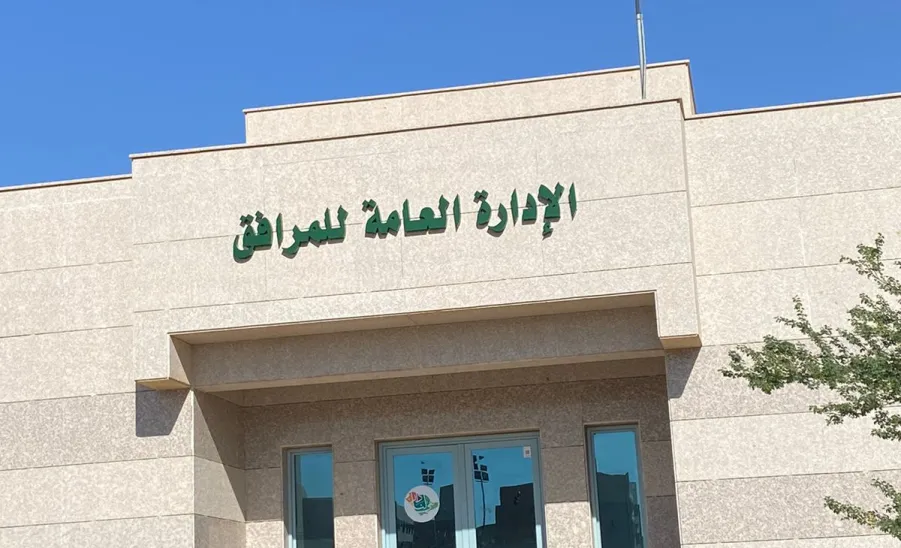الإدارة تقوم بتركيب عدد من اللوحات لمسميات المباني في مرافق الجامعة - المرافق