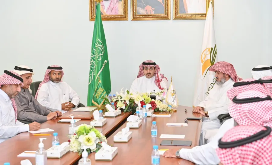 رئيس الجامعة يطلع على خدمة تطوير تحضير طالبات النقل  - يدشن