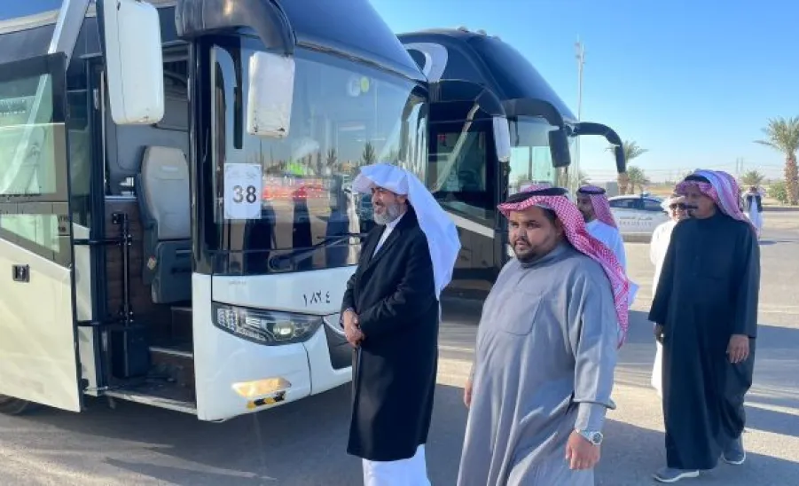وكيل الجامعة للتنمية والإستثمار يتفقد جاهزية خطوط النقل خلال فترة الإختبارات النهائية للفصل الأول - 1