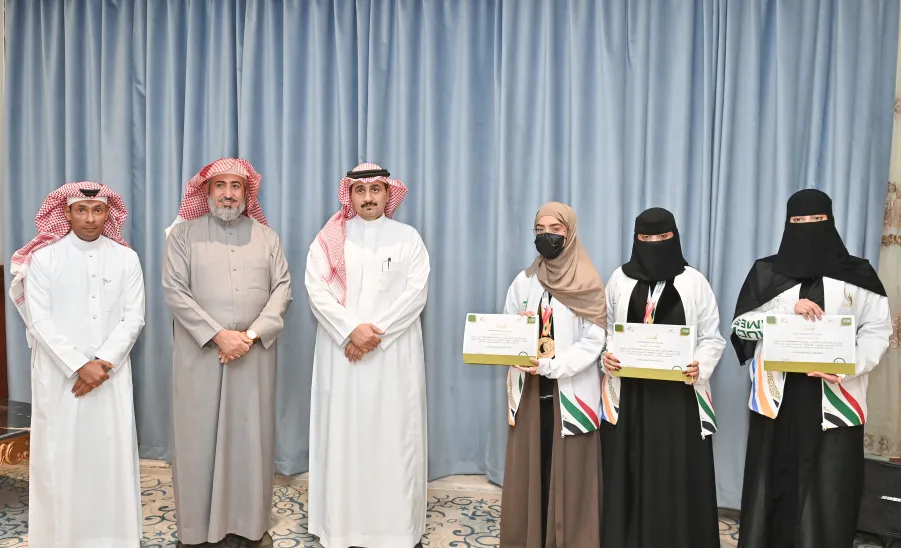 MU'S RECTOR AWARDS WINNING STUDENTS AT SAUDI GAMES EVENT -  جامعة المجمعة 
