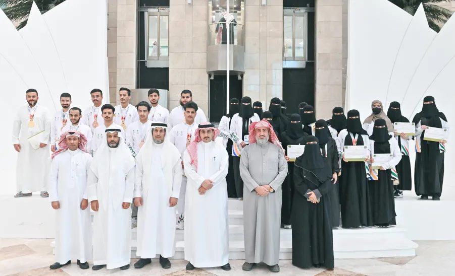 MU'S RECTOR AWARDS WINNING STUDENTS AT SAUDI GAMES EVENT -  جامعة المجمعة 