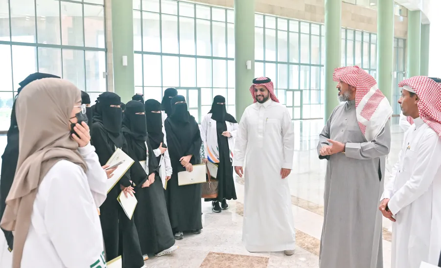 MU'S RECTOR AWARDS WINNING STUDENTS AT SAUDI GAMES EVENT -  جامعة المجمعة 