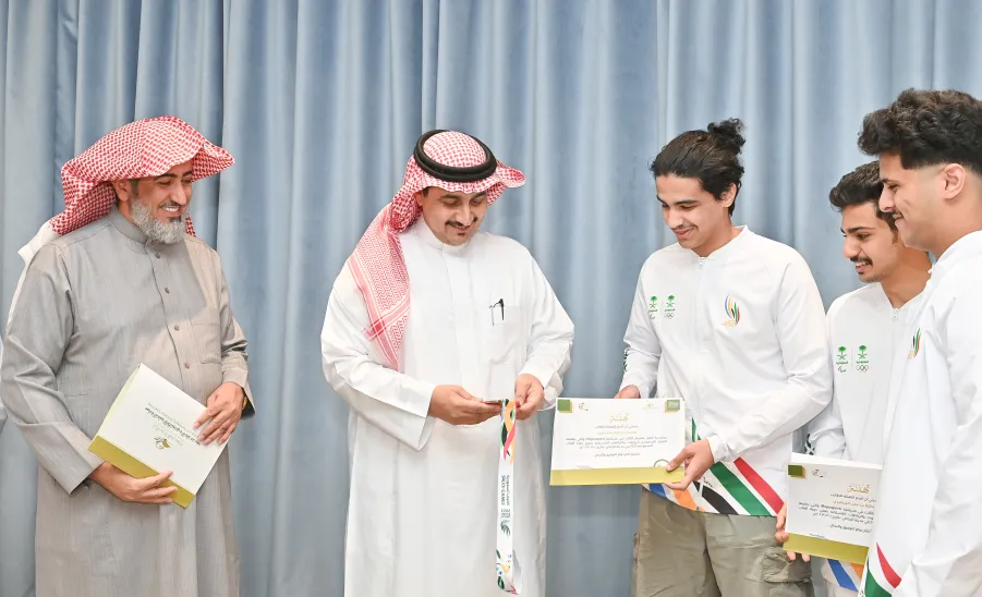 MU'S RECTOR AWARDS WINNING STUDENTS AT SAUDI GAMES EVENT -  جامعة المجمعة 