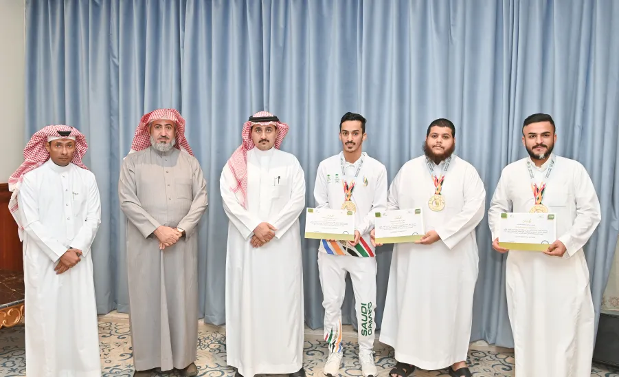 MU'S RECTOR AWARDS WINNING STUDENTS AT SAUDI GAMES EVENT -  جامعة المجمعة 