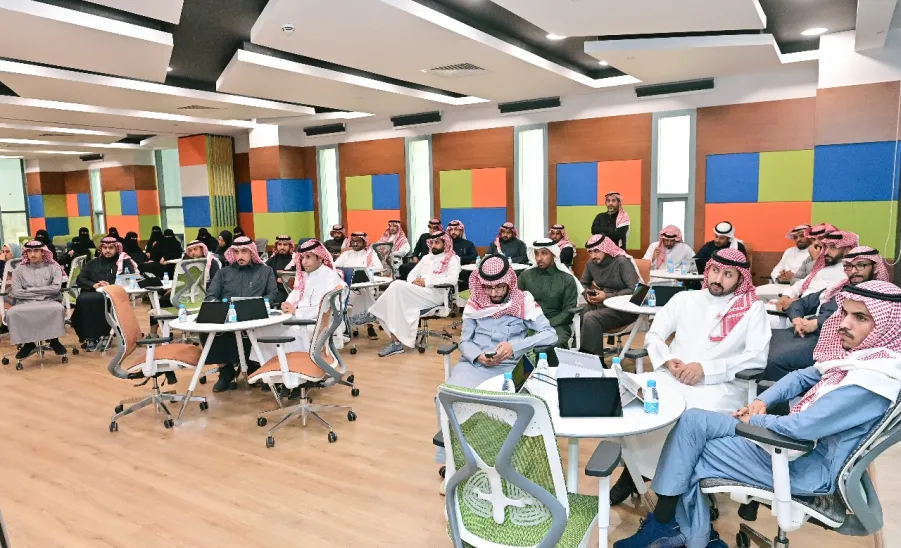 The Volunteer Work Center conducts a workshop for coordinators  -  صورة