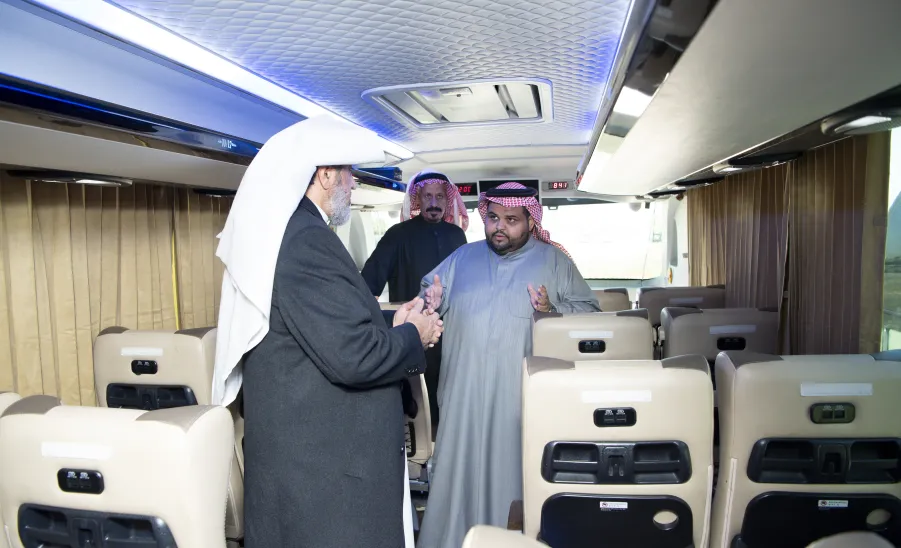 MU'S VICE-RECTOR ON TOUR OF INSPECTION TO TRANSPORTATION FLEET DURING EXAM PERIOD
 -  وكيل الجامعة للتنمية والاستثمار يتفقد جاهزية خطوط النقل خلال فترة الاختبارات النهائية للفصل الاول