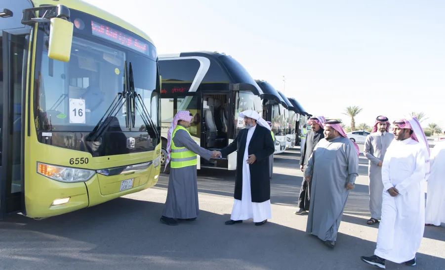 MU'S VICE-RECTOR ON TOUR OF INSPECTION TO TRANSPORTATION FLEET DURING EXAM PERIOD
 -  وكيل الجامعة للتنمية والاستثمار يتفقد جاهزية خطوط النقل خلال فترة الاختبارات النهائية للفصل الاول