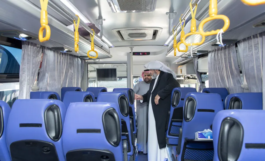 MU'S VICE-RECTOR ON TOUR OF INSPECTION TO TRANSPORTATION FLEET DURING EXAM PERIOD
 -  وكيل الجامعة للتنمية والاستثمار يتفقد جاهزية خطوط النقل خلال فترة الاختبارات النهائية للفصل الاول