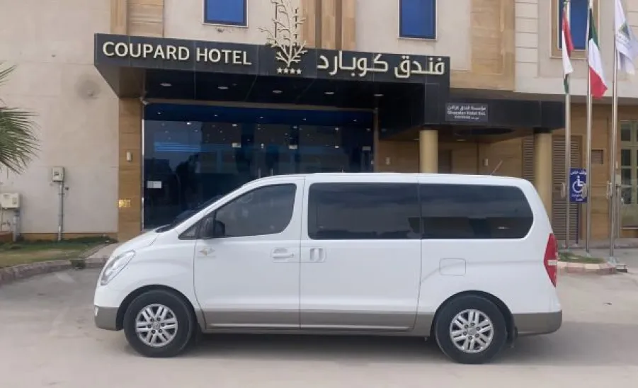 الإدارة العامة للخدمات تواصل جهودها في نقل طلاب وطالبات الجامعة ممثلي منتخب الجامعة - 3