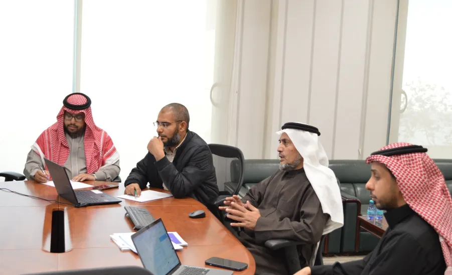 The first meeting of Plans and Curricula Committee chaired by the vice-rector  -  لجنة الخطط والمناهج