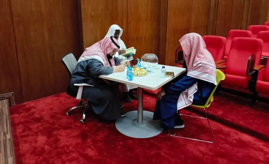 عمادة شؤون الطلاب تنهي أعمال لجان تحكيم مسابقتي القرآن الكريم والسنة النبوية على جائزة رئيس الجامعة للعام الجامعي 1445 هـ - 1