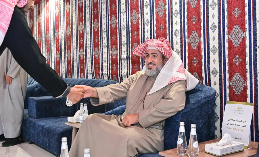 وكيل الجامعة للتنمية والاستثمار يرعى فعاليات الملتقى الأول للموظفين والذي أقامته إدارة التواصل الداخلي بالإدارة العامة للأداء والامتثال -  جامعة المجمعة