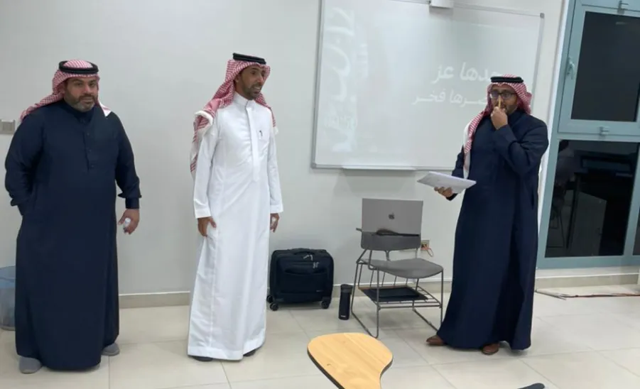عميد الكلية يجري جولة تفقدية للقاعات الدراسية و مرافق الكلية - زيارة العميد التفقدية