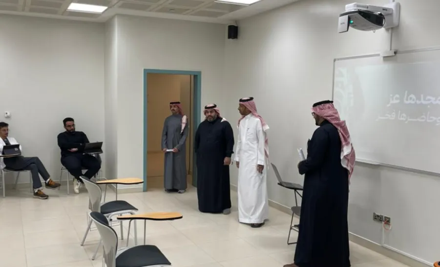 عميد الكلية يجري جولة تفقدية للقاعات الدراسية و مرافق الكلية - زيارة العميد التفقدية