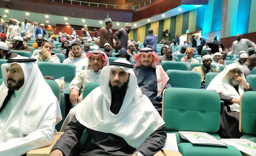 عميد القبول والتسجيل يشارك بالملتقى الثالث لطلاب المنح الدراسية  - 3