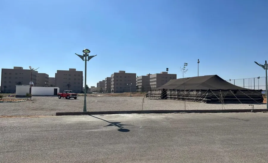 الإدارة تقوم بتأهيل مخيم الجامعة بالزلفي - المخيم 