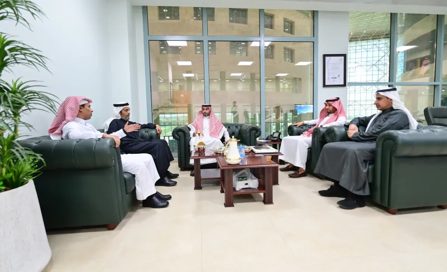  بهدف توقيع مذكرتي تفاهم بين الجانبين : رئيس الجامعة يستقبل معالي رئيس جامعة جدة والوفد المرافق له - جامعة المجمعة 