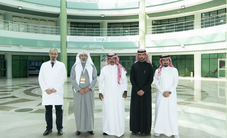 Participants in MU's international conference on sustainable development visit the university's rehabilitation and prosthetic center  -  على هامش المؤتمر الدولي الجامعات وأهداف التنمية المستدامة ٢٠٣٠ عدد من المتحدثين والمشاركين يقومون بزيارة لمركز التأهيل الطبي والاطراف الاصطناعية