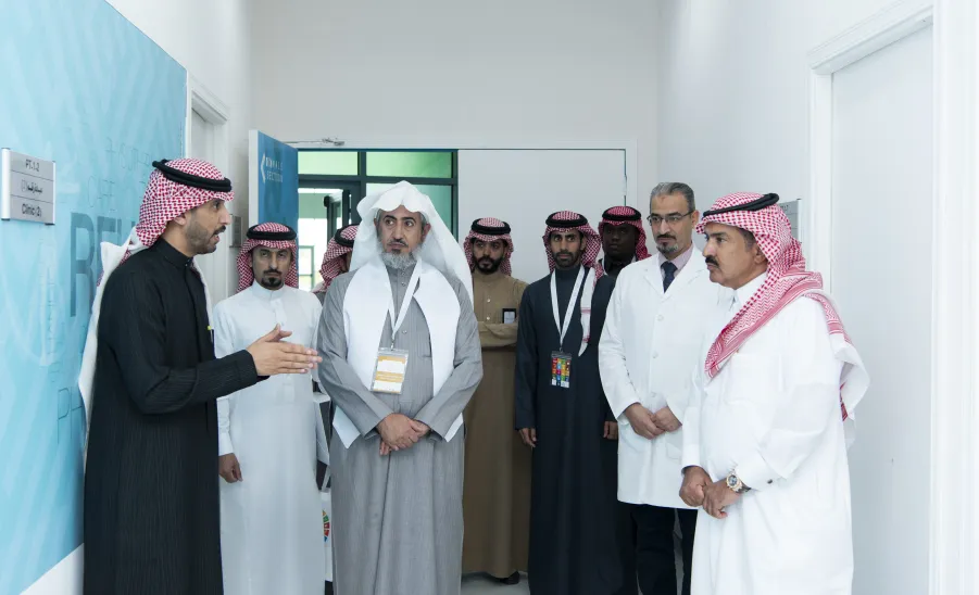 Participants in MU's international conference on sustainable development visit the university's rehabilitation and prosthetic center  -  على هامش المؤتمر الدولي الجامعات وأهداف التنمية المستدامة ٢٠٣٠ عدد من المتحدثين والمشاركين يقومون بزيارة لمركز التأهيل الطبي والاطراف الاصطناعية