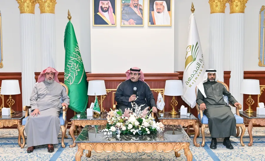 رئيس الجامعة يكرم الإدارة العامة للمشروعات والتشغيل والصيانة - تكريم