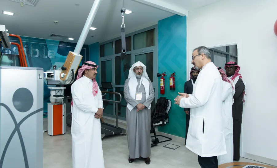 Participants in MU's international conference on sustainable development visit the university's rehabilitation and prosthetic center  -  على هامش المؤتمر الدولي الجامعات وأهداف التنمية المستدامة ٢٠٣٠ عدد من المتحدثين والمشاركين يقومون بزيارة لمركز التأهيل الطبي والاطراف الاصطناعية