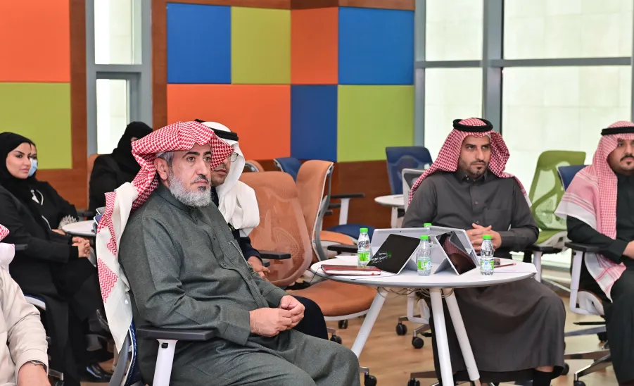 وكيل الجامعة للتنمية والاستثمار يفتتح اللقاء السادس لمركز سيفال - سعادة وكيل الجامعة للتنمية والاستثمار يفتتح اللقاء السادس لمركز سيفال: مناقشة تفعيل توصيات المؤتمر الدولي: الجامعات وأهداف التنمية المستدامة 2030 " المستهدفات والممارسات"