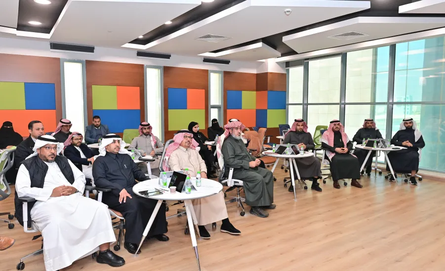وكيل الجامعة للتنمية والاستثمار يفتتح اللقاء السادس لمركز سيفال - سعادة وكيل الجامعة للتنمية والاستثمار يفتتح اللقاء السادس لمركز سيفال: مناقشة تفعيل توصيات المؤتمر الدولي: الجامعات وأهداف التنمية المستدامة 2030 " المستهدفات والممارسات"