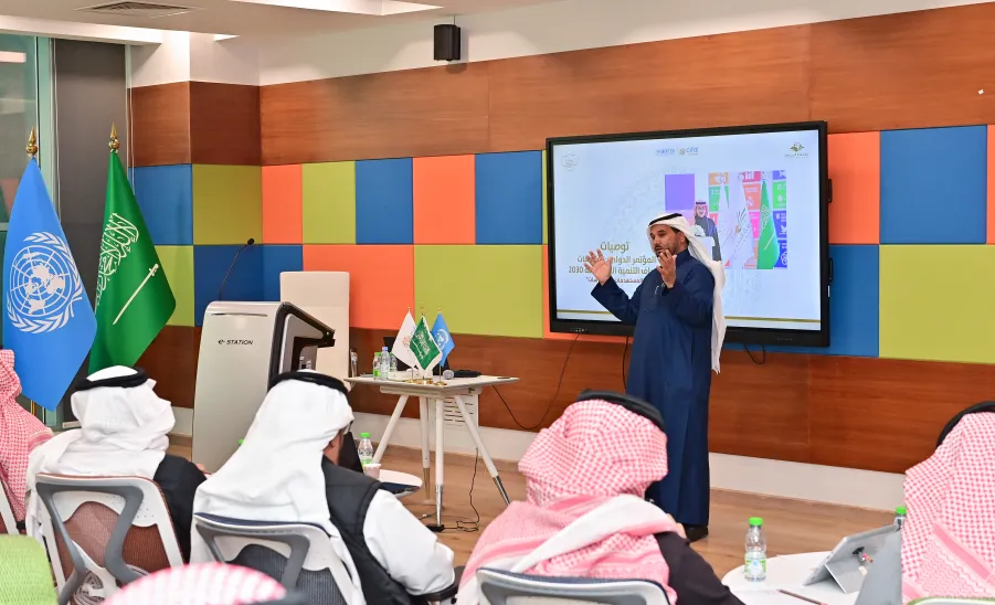 وكيل الجامعة للتنمية والاستثمار يفتتح اللقاء السادس لمركز سيفال - سعادة وكيل الجامعة للتنمية والاستثمار يفتتح اللقاء السادس لمركز سيفال: مناقشة تفعيل توصيات المؤتمر الدولي: الجامعات وأهداف التنمية المستدامة 2030 " المستهدفات والممارسات"