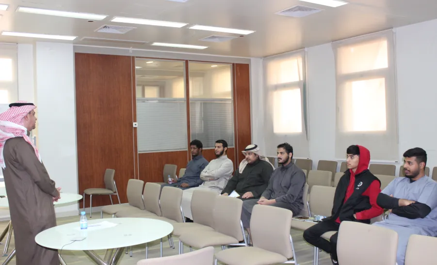 وحدة شؤون الخريجين تعقد لقاءً بالطلاب المتوقع تخرجهم  - 1
