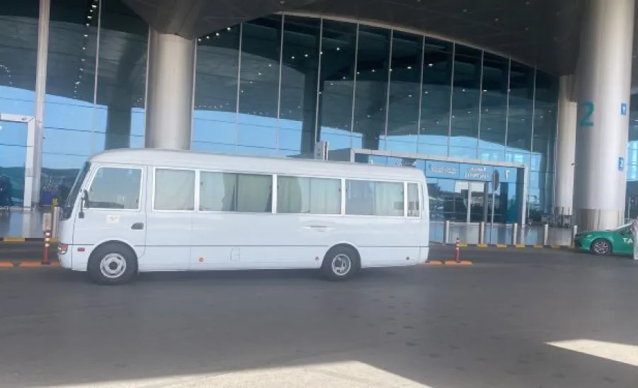 الإدارة تواصل جهودها في خدمة طالبات الجامعة المشاركات في بطولة كرة قدم الصالات - .