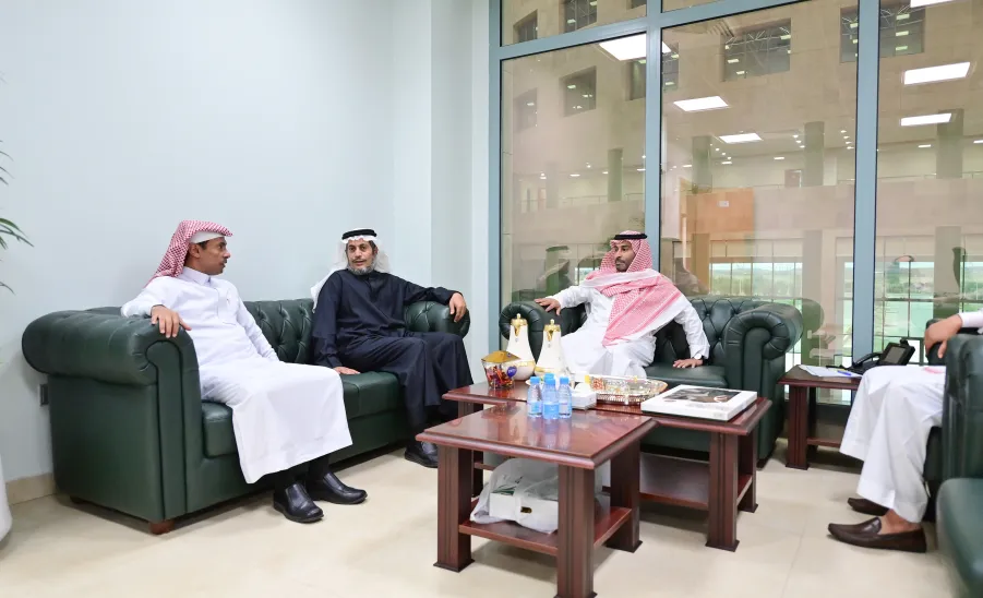 A delegation of Jeddah University visits the IT & E-Learning Deanship  -  زيارة وفد جامعة جدة لعمادة تقنية المعلومات والتعليم الإلكتروني 3