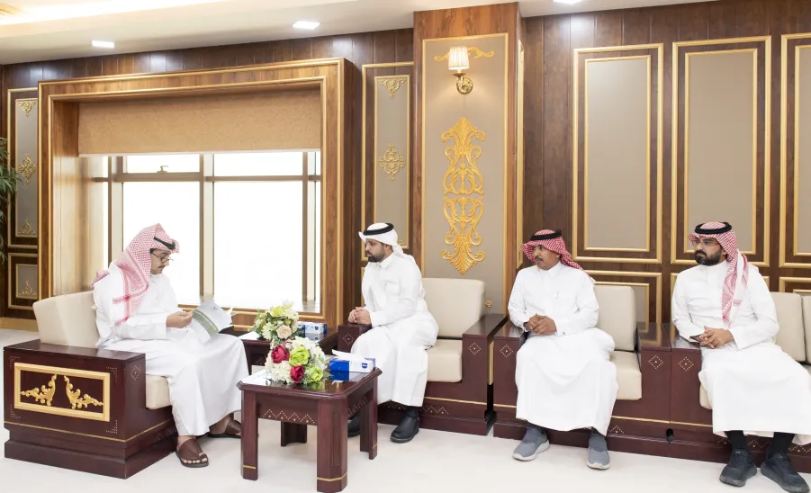 MU RECTORS REVIEWS THE REPORTS OF ACHIEVEMENT PRESENTED BY THE GENERAL ADMINISTRATION OF PROJECTS - جامعة المجمعة