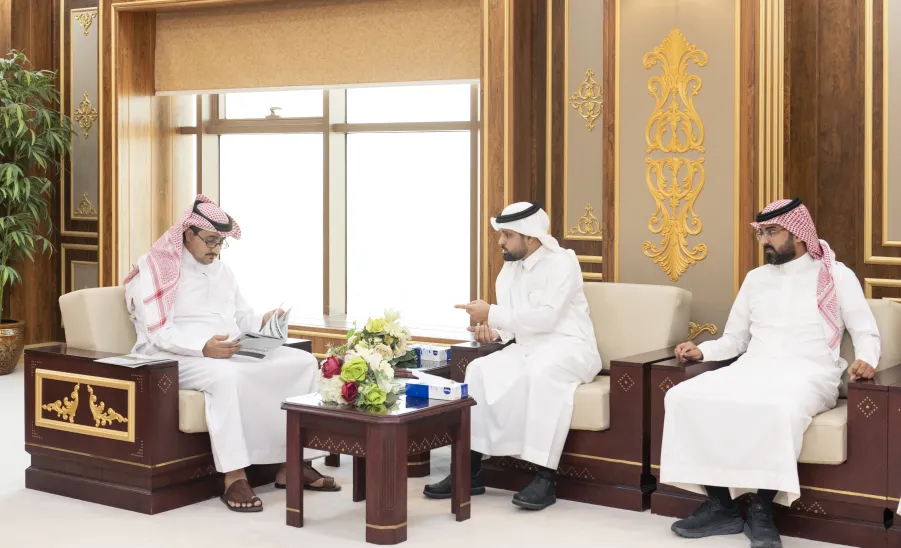 MU RECTOR WELCOMES THE TEAM OF THE UNIVERSITY GREEN INITIATIVE - جامعة المجمعة