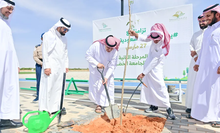 MU RECTOR LAUNCHES 2ND PHASE OF THE UNIVERSITY GREEN INITIATIVE - جامعة المجمعة