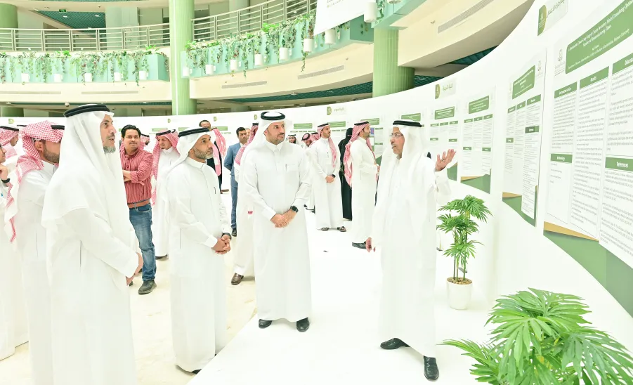 رئيس الجامعة يرعى حفل الملتقى البحثي السنوي - جامعة المجمعة 