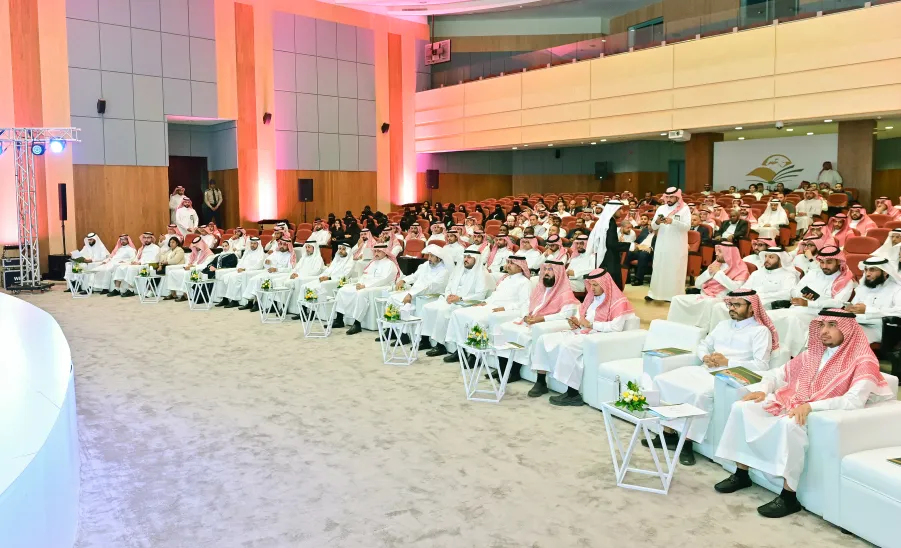 رئيس الجامعة يرعى حفل الملتقى البحثي السنوي - جامعة المجمعة