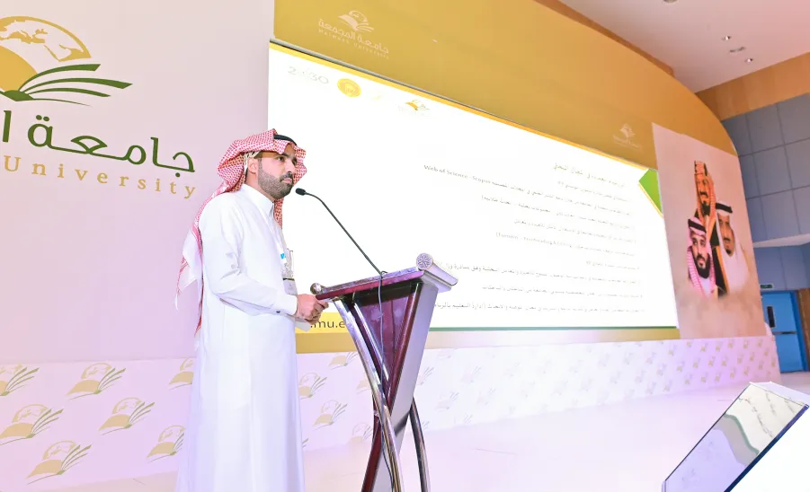رئيس الجامعة يرعى حفل الملتقى البحثي السنوي - جامعة المجمعة 