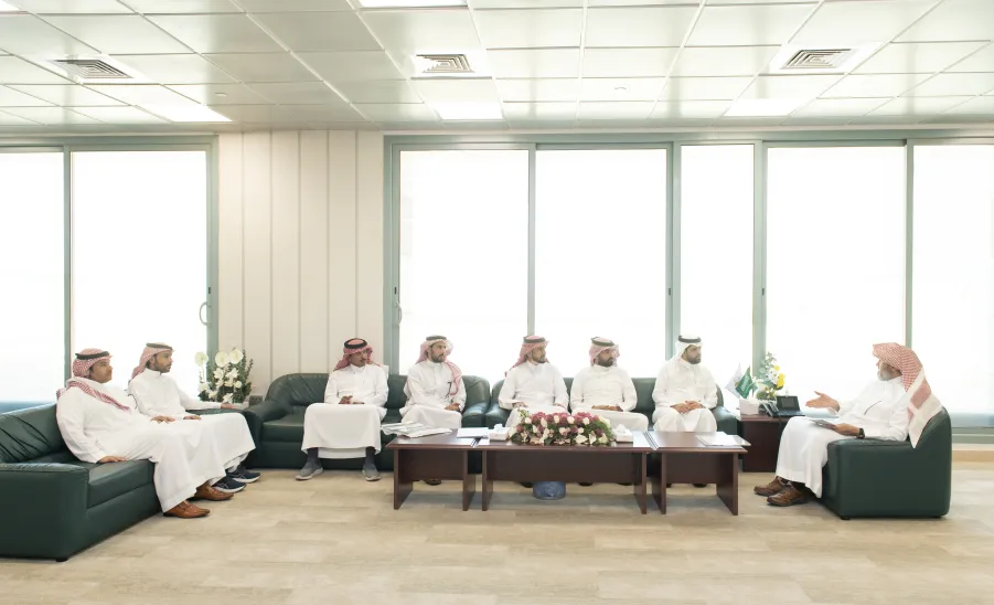 MU's vice-rector receives the achievement report of the General Administration of Projects
 -  وكيل الجامعة للتنمية والاستثمار يتسلم تقريراً للادارة العامة للمشروعات والتشغيل والصيانة