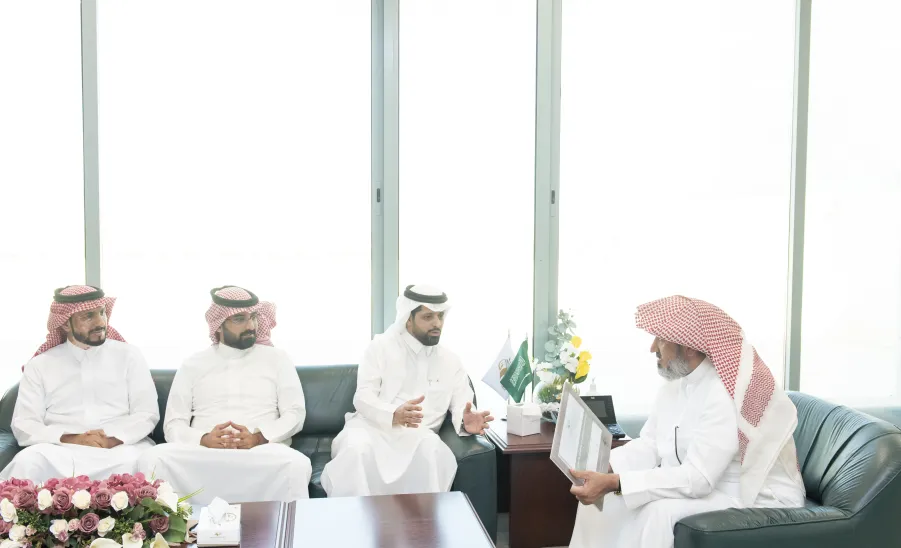 MU's vice-rector receives the achievement report of the General Administration of Projects
 -  وكيل الجامعة للتنمية والاستثمار يتسلم تقريراً للادارة العامة للمشروعات والتشغيل والصيانة