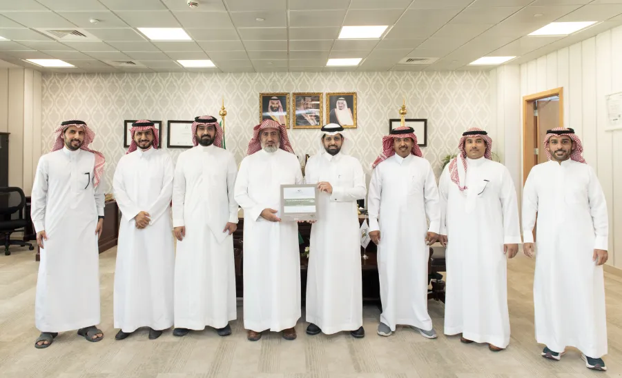 MU's vice-rector receives the achievement report of the General Administration of Projects
 -  وكيل الجامعة للتنمية والاستثمار يتسلم تقريراً للادارة العامة للمشروعات والتشغيل والصيانة