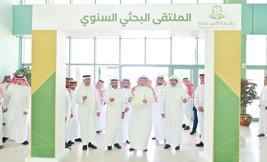 رئيس الجامعة يرعى حفل الملتقى البحثي السنوي - جامعة المجمعة 