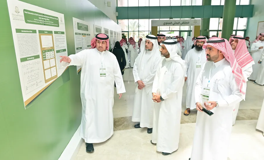 رئيس الجامعة يرعى حفل الملتقى البحثي السنوي - جامعة المجمعة 