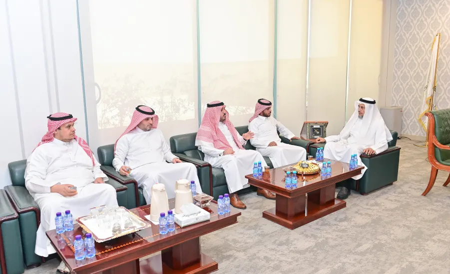 The Vice-Rector for Educational Affairs attends the signing of MoU between the Applied College and Safe Choice Logistics Company -  fig1
