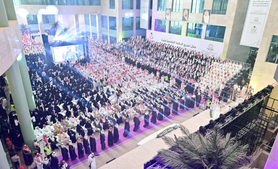 RIYADH GOVERNOR PATRONIZES MU'S GRADUATION CEREMONY - جامعة المجمعة 