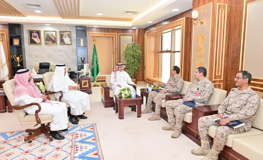 MU RECTOR WELCOMES A DELEGATION OF KING FAISAL AIR COLLEGE - جامعة المجمعة 