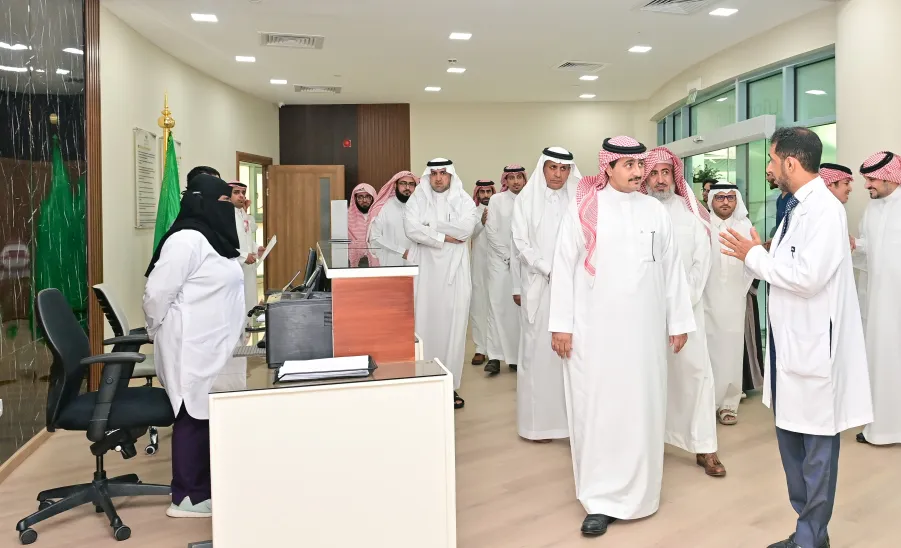 MU RECTOR LAUNCHES THE MEDICAL CENTER  - جامعة المجمعة 