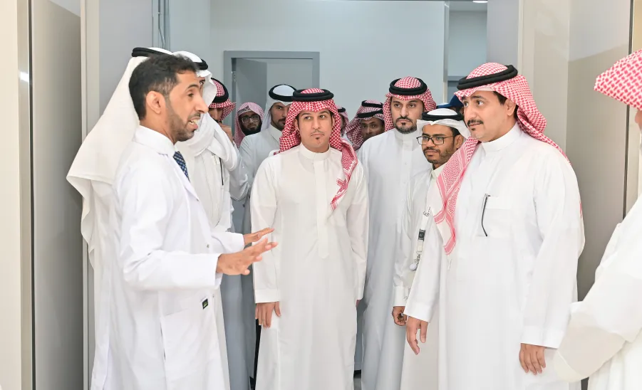 MU RECTOR LAUNCHES THE MEDICAL CENTER  - جامعة المجمعة 