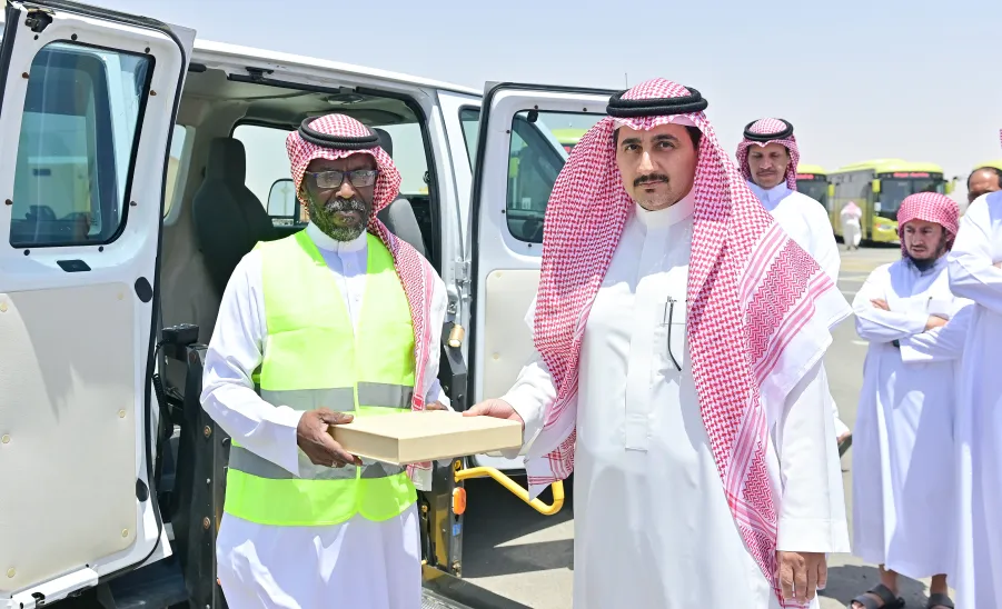 MU RECTOR ON A TOUR OF INSPECTION TO THE GENERAL ADMINISTRATION OF SERVICES - جامعة المجمعة 
